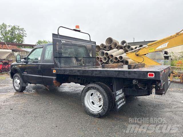 Ford F-550 Lastbil med lad/Flatbed