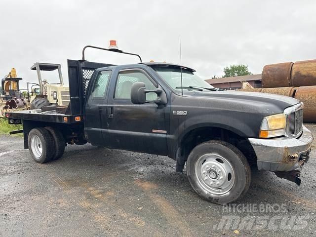 Ford F-550 Lastbil med lad/Flatbed