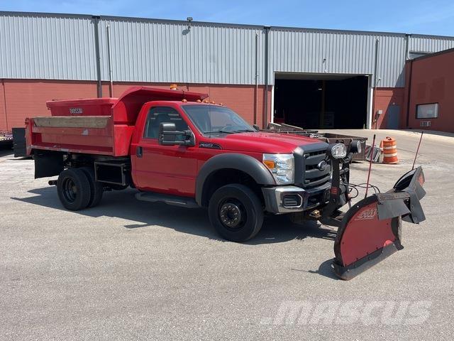 Ford F-550 Sneskovle og -plove