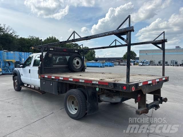 Ford F-550 Lastbil med lad/Flatbed