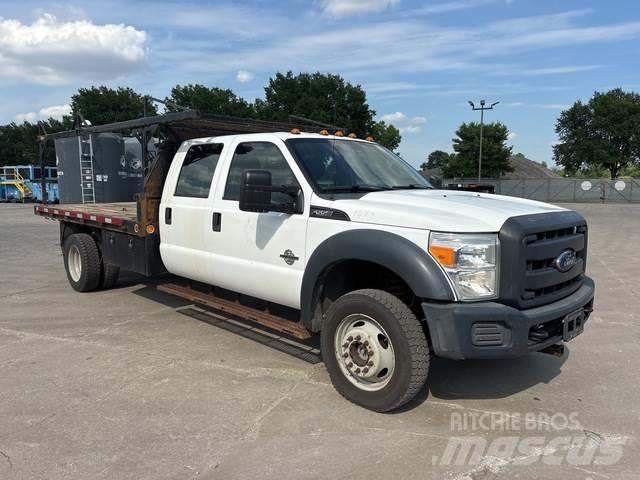 Ford F-550 Lastbil med lad/Flatbed