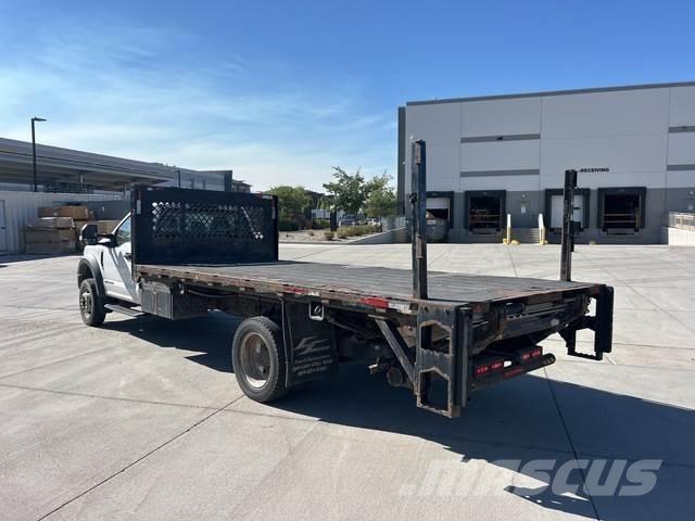 Ford F-550 Lastbil med lad/Flatbed