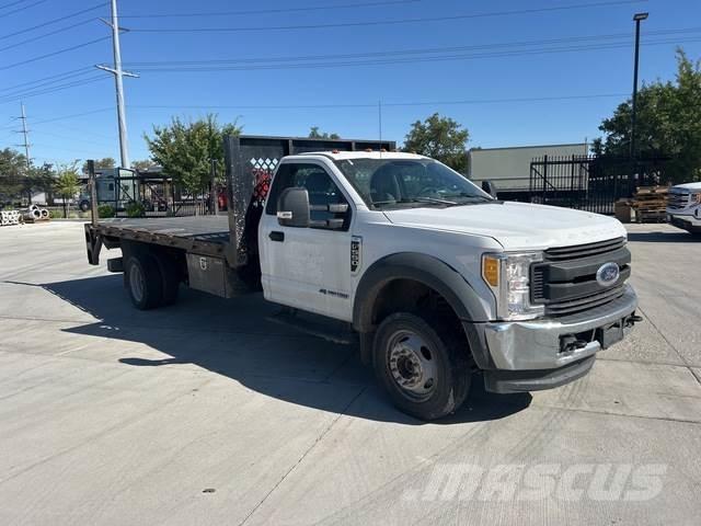 Ford F-550 Lastbil med lad/Flatbed