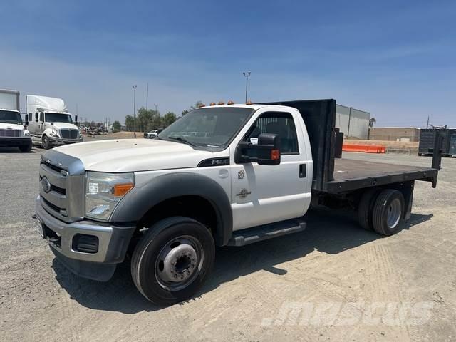 Ford F-550 Lastbil med lad/Flatbed