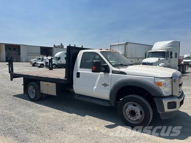 Ford F-550 Lastbil med lad/Flatbed
