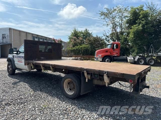 Ford F-550 Lastbil med lad/Flatbed