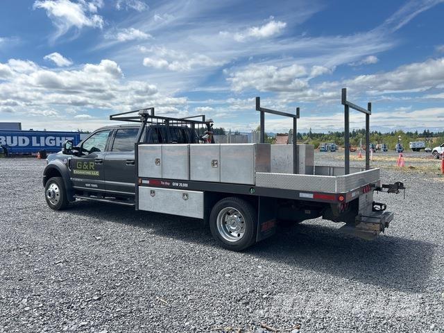 Ford F-550 Lastbil med lad/Flatbed