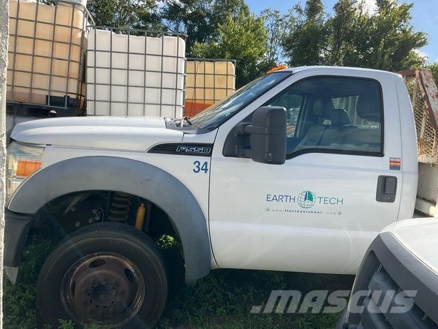 Ford F-550 Lastbil med lad/Flatbed