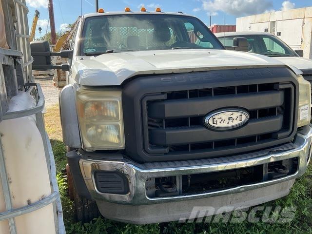 Ford F-550 Lastbil med lad/Flatbed