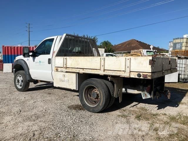 Ford F-550 Lastbil med lad/Flatbed