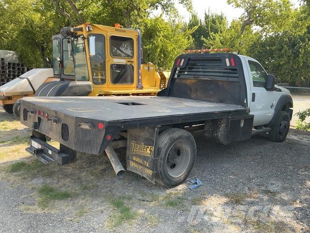 Ford F-550 Lastbil med lad/Flatbed