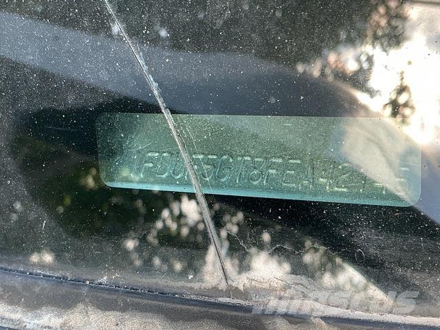 Ford F-550 Lastbil med lad/Flatbed