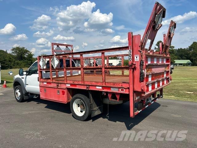 Ford F-550 Lastbil med lad/Flatbed