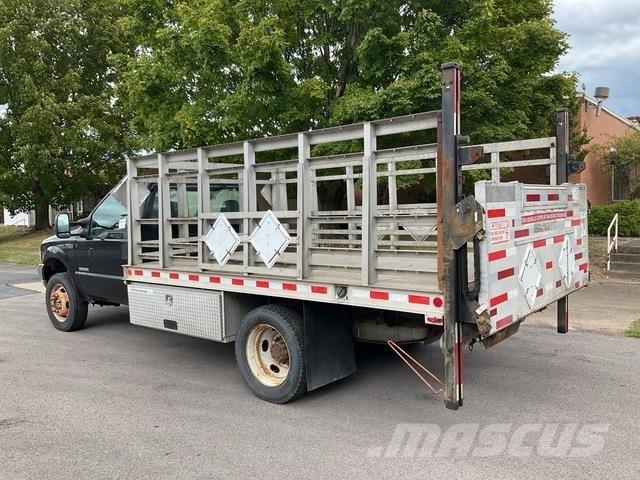 Ford F-550 Lastbil med lad/Flatbed