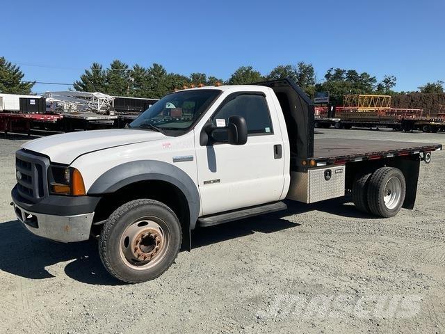 Ford F-550 Lastbil med lad/Flatbed
