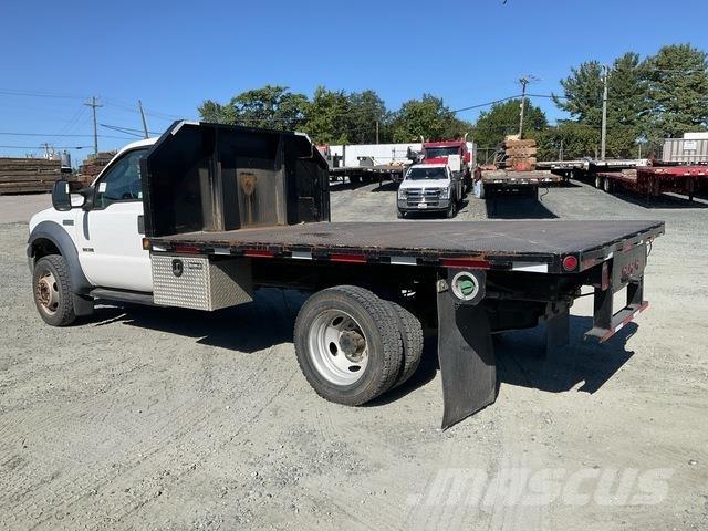 Ford F-550 Lastbil med lad/Flatbed