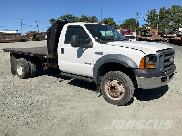 Ford F-550 Lastbil med lad/Flatbed