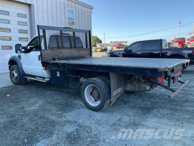 Ford F-550 Lastbil med lad/Flatbed