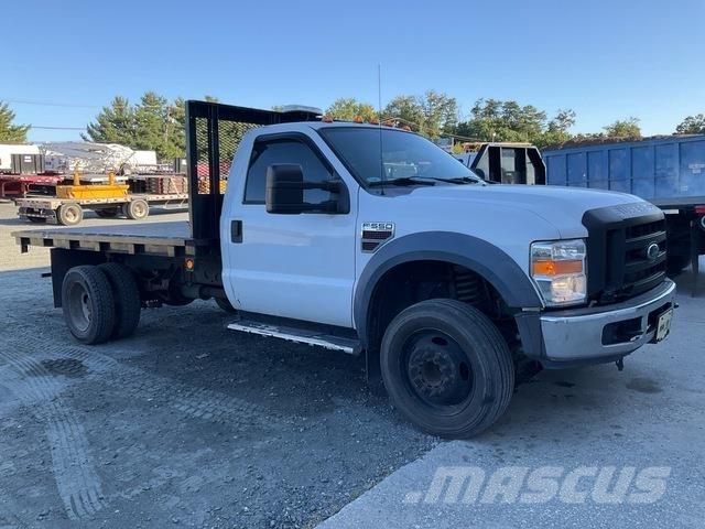 Ford F-550 Lastbil med lad/Flatbed