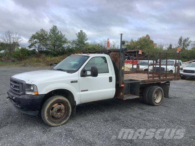 Ford F-550 Lastbil med lad/Flatbed