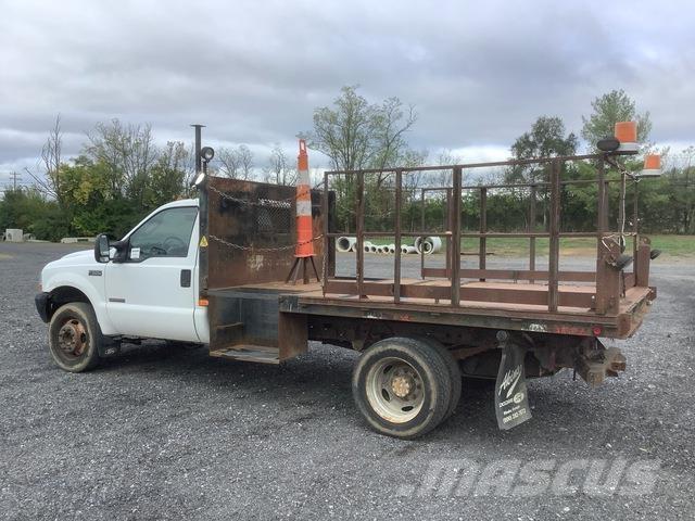 Ford F-550 Lastbil med lad/Flatbed