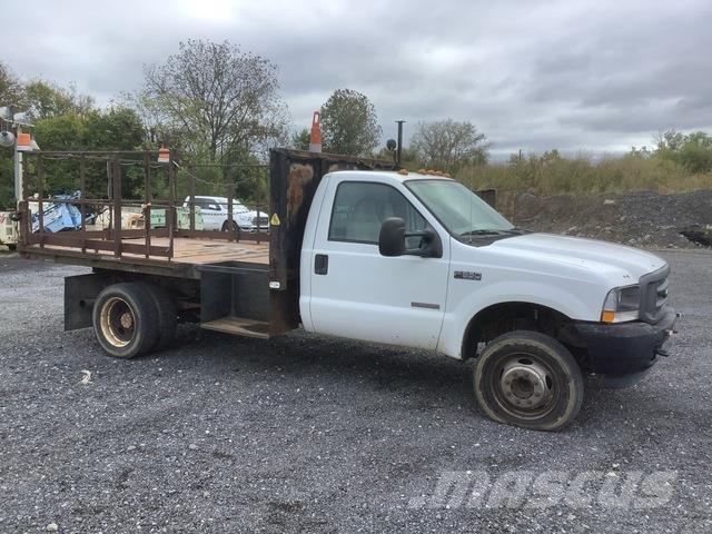 Ford F-550 Lastbil med lad/Flatbed