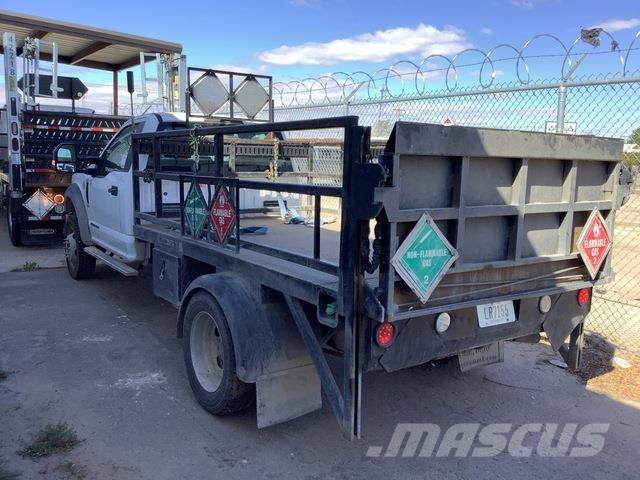 Ford F-550 Lastbil med lad/Flatbed