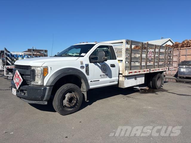 Ford F-550 Lastbil med lad/Flatbed