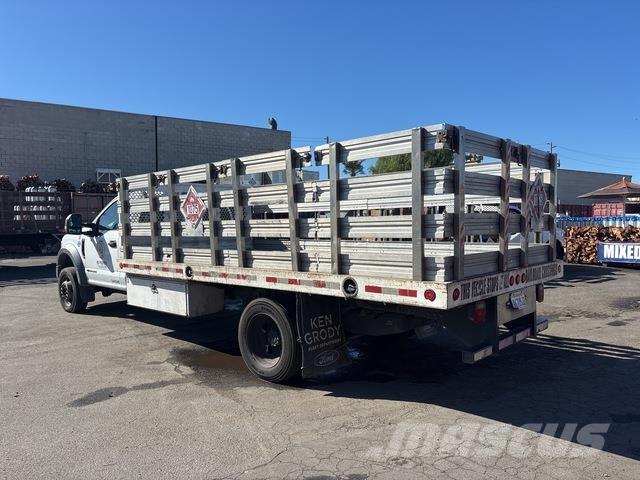 Ford F-550 Lastbil med lad/Flatbed