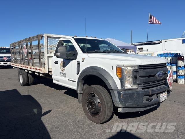 Ford F-550 Lastbil med lad/Flatbed