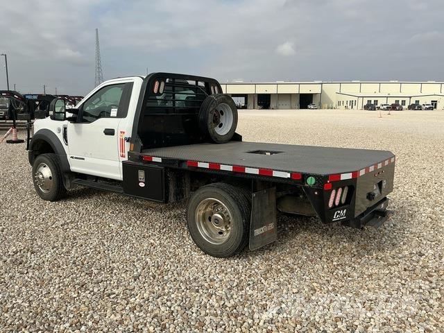 Ford F-550 Lastbil med lad/Flatbed