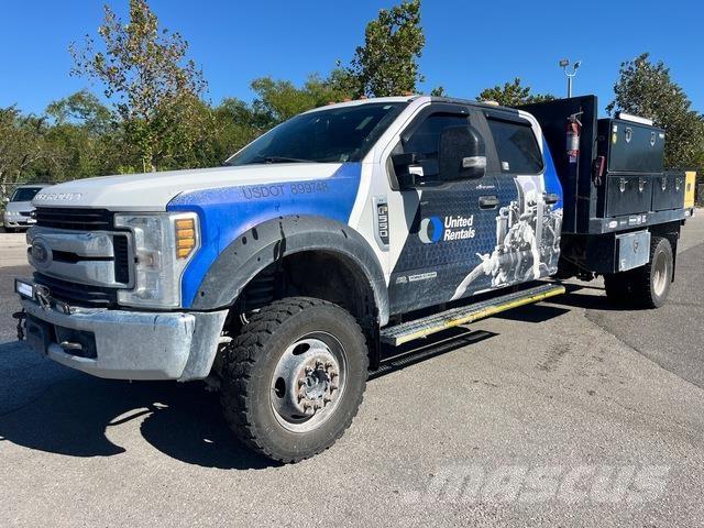 Ford F-550 Lastbil med lad/Flatbed