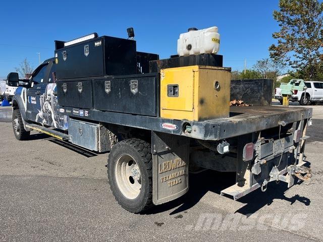 Ford F-550 Lastbil med lad/Flatbed