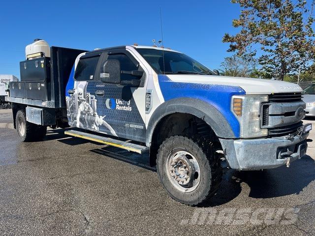 Ford F-550 Lastbil med lad/Flatbed