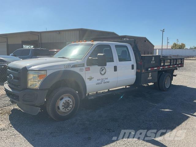 Ford F-550 Lastbil med lad/Flatbed