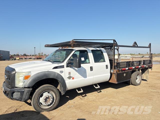 Ford F-550 Lastbil med lad/Flatbed