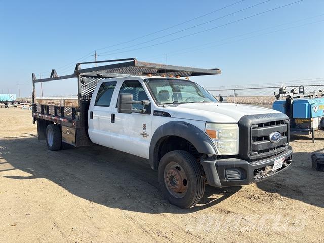 Ford F-550 Lastbil med lad/Flatbed