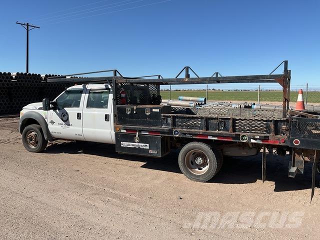 Ford F-550 Lastbil med lad/Flatbed