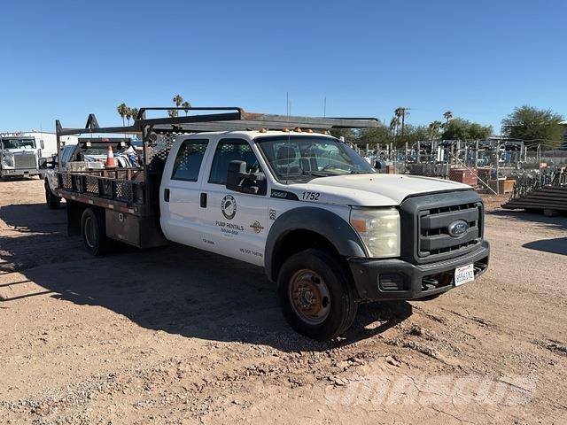 Ford F-550 Lastbil med lad/Flatbed