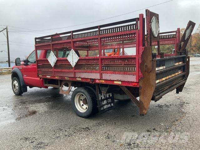 Ford F-550 Lastbil med lad/Flatbed