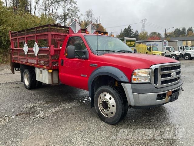 Ford F-550 Lastbil med lad/Flatbed