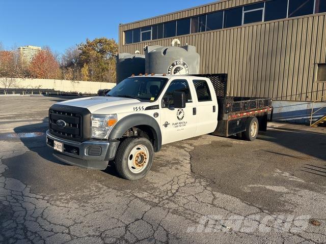 Ford F-550 Lastbil med lad/Flatbed