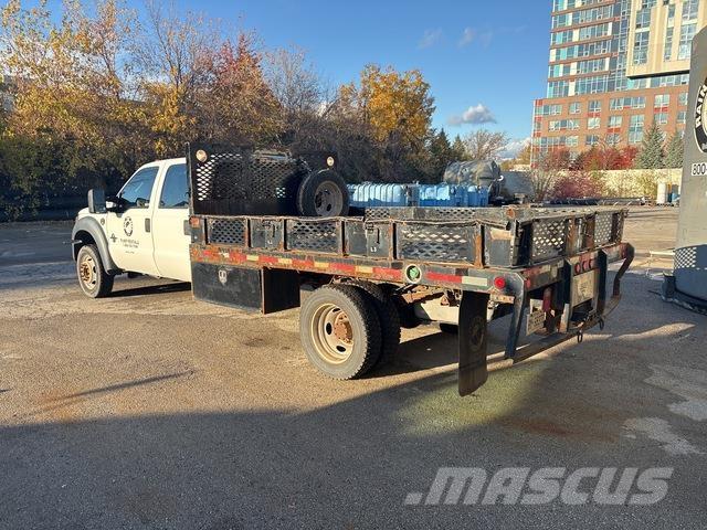 Ford F-550 Lastbil med lad/Flatbed