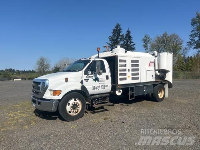 Ford F-650 Gravemaskiner på larvebånd