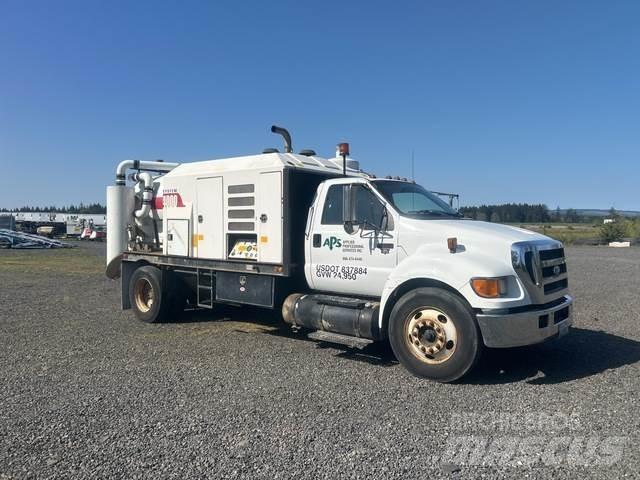 Ford F-650 Gravemaskiner på larvebånd