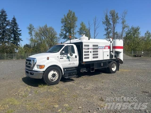 Ford F-650 Gravemaskiner på larvebånd