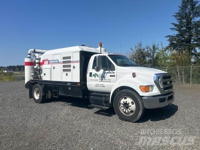 Ford F-650 Gravemaskiner på larvebånd