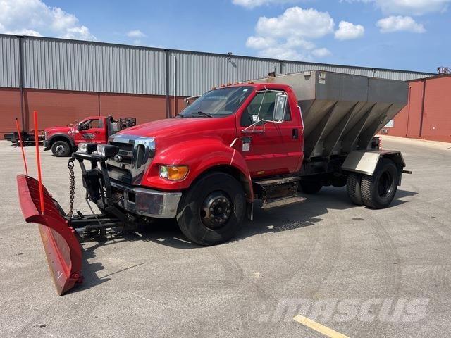 Ford F-650 Sneskovle og -plove