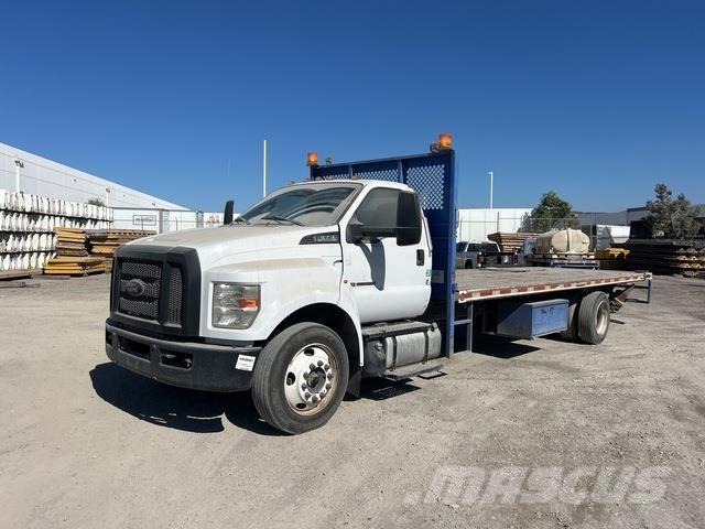 Ford F-650 Lastbil med lad/Flatbed