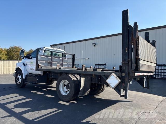 Ford F-650 Lastbil med lad/Flatbed